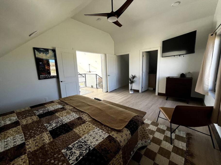 Red Rock Retreat Stunning Floor To Ceiling Views Villa Hatch Ngoại thất bức ảnh